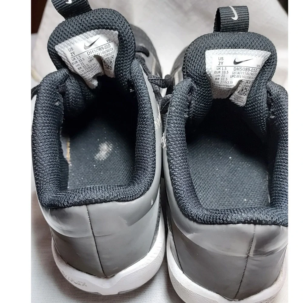 Nike‎ Fastflex Youth Football Baseball Cleats Black White Low Top Size 2Y youth